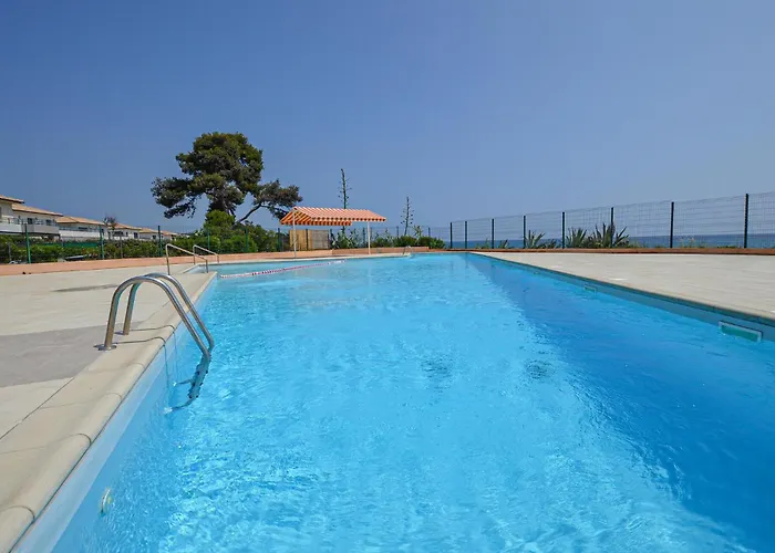 Piscine Et * フュリアニ