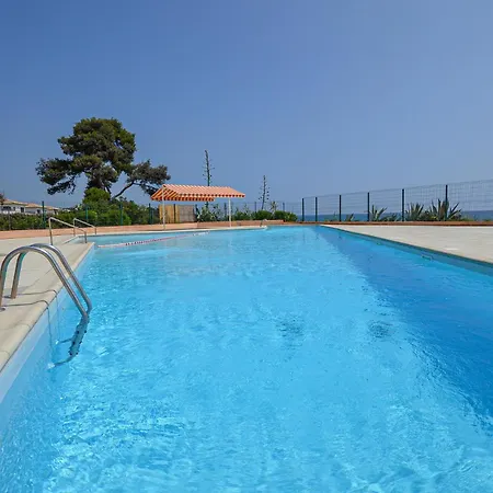 Piscine Et * Furiani